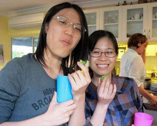 Ling Chen (trái) – Bạn học, lại là Tutor môn Relational Database của tôi tại trường University of Queensland